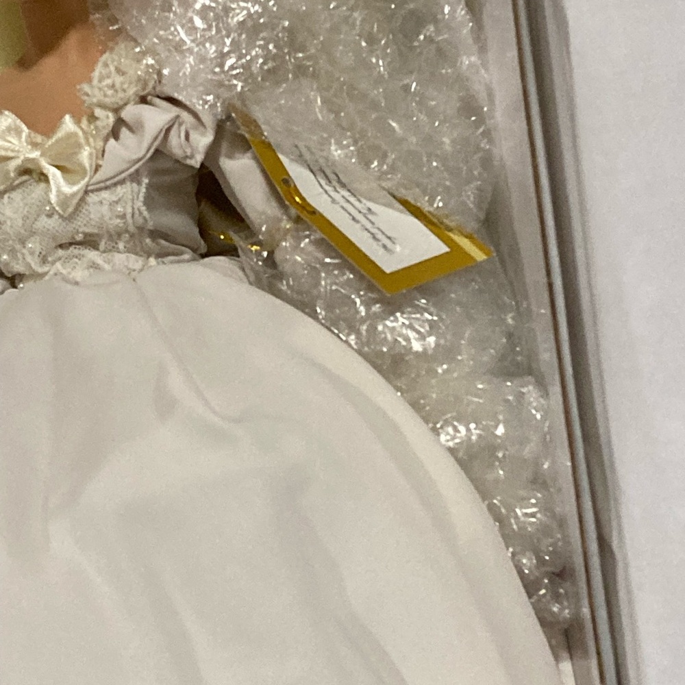 The People’s Princess porcelain doll from the Ashton-Drake Galleries - Picture 9 of 15